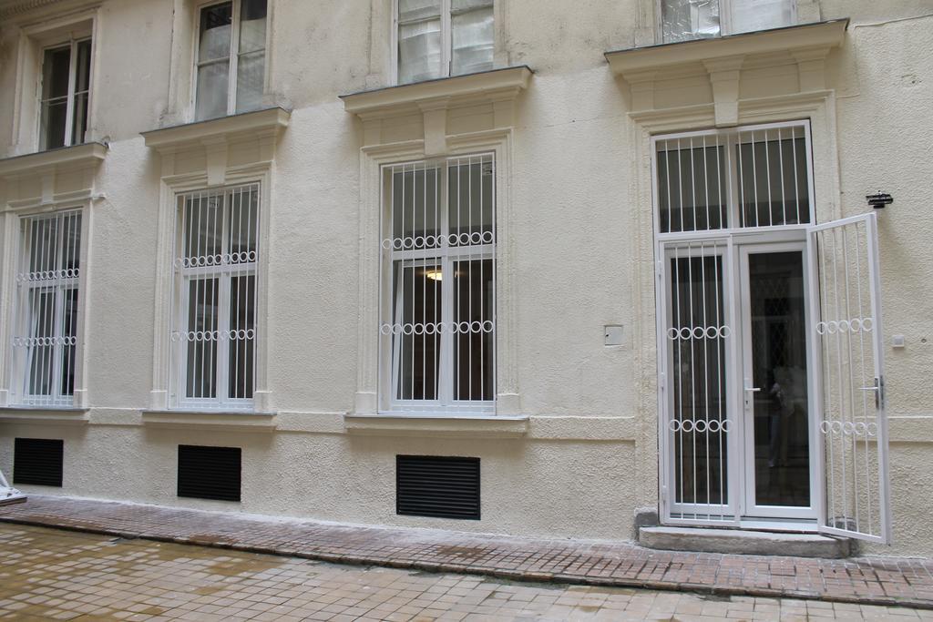 Titaru House In The City Center Of ブダペスト エクステリア 写真